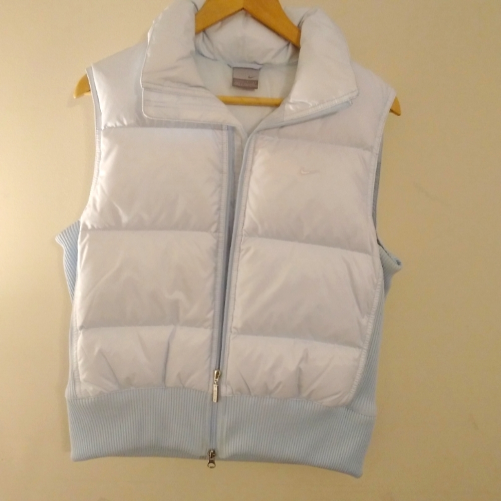Ladies size Large NIKE 75% Down Puffer vest